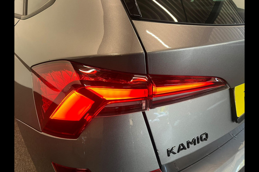 Škoda Kamiq 1.0 TSI Monte Carlo Panoramadak Wegklapbare trekhaak Navigatie Apple Carplay Android Auto Camera Parkeerhulp Adaptive Cruise Control Stoel- en stuurverwarming Virtual Cockpit Full Led Climate Control Lichtmetalen velgen