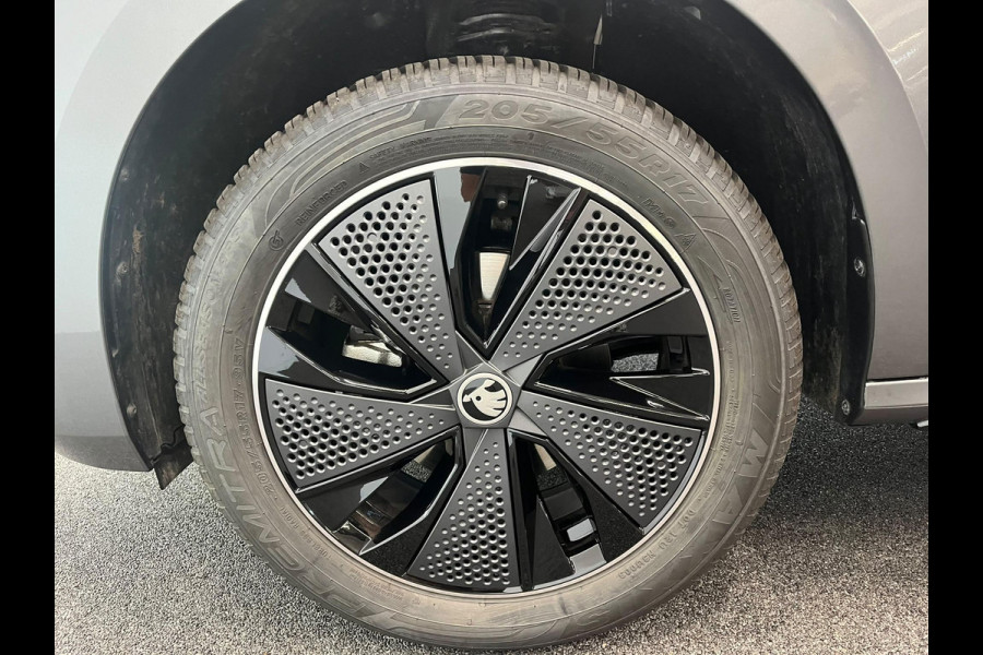 Škoda Kamiq 1.0 TSI Monte Carlo Panoramadak Wegklapbare trekhaak Navigatie Apple Carplay Android Auto Camera Parkeerhulp Adaptive Cruise Control Stoel- en stuurverwarming Virtual Cockpit Full Led Climate Control Lichtmetalen velgen