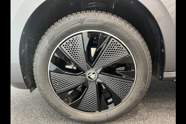 Škoda Kamiq 1.0 TSI Monte Carlo Panoramadak Wegklapbare trekhaak Navigatie Apple Carplay Android Auto Camera Parkeerhulp Adaptive Cruise Control Stoel- en stuurverwarming Virtual Cockpit Full Led Climate Control Lichtmetalen velgen