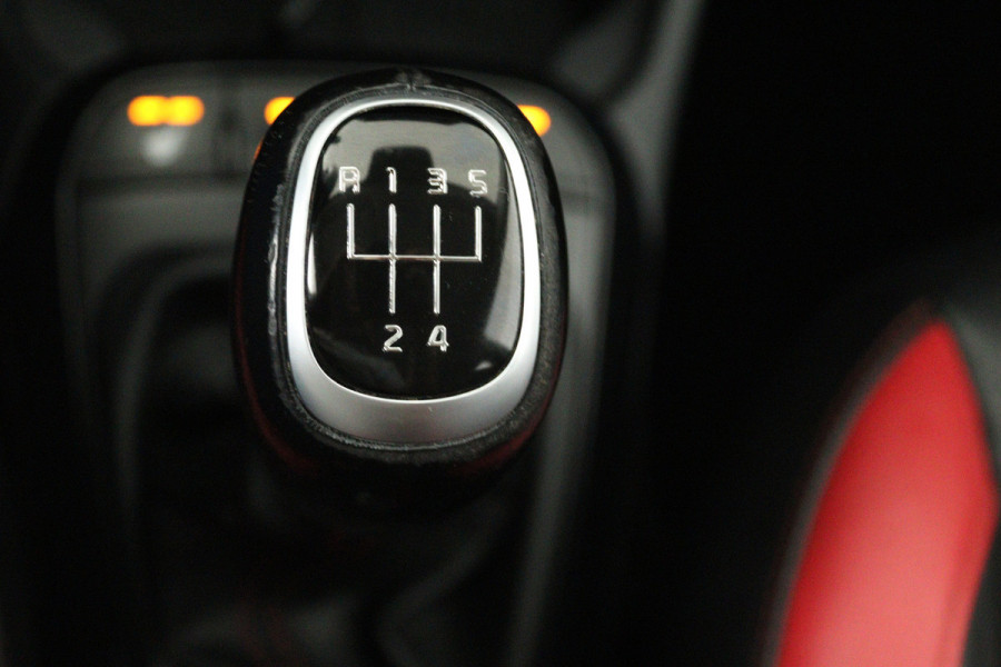 Kia Picanto 1.0 T-GDI GT-Line (STOEL/STUUR VERWARMING, NAVIGATIE, CAMERA, CRUISE CONTROL, PARKEERSENSOREN)