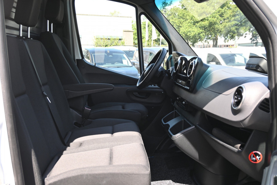 Mercedes-Benz Sprinter 317 CDI L2H2 Pro LED, Geveerde stoel, Trekhaak, Navigatie met camera