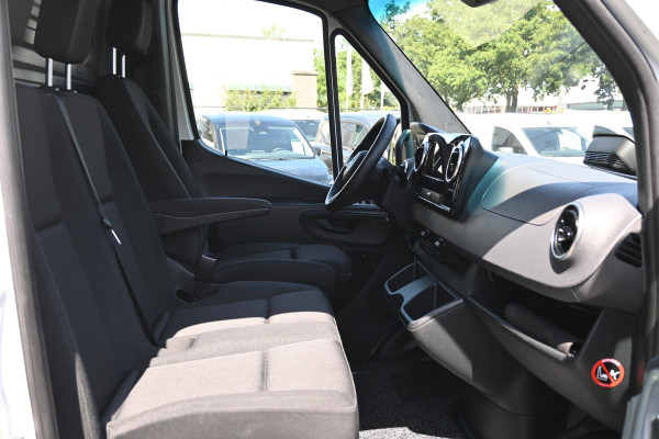 Mercedes-Benz Sprinter 317 CDI L2H2 Pro LED, Geveerde stoel, Trekhaak, Navigatie met camera