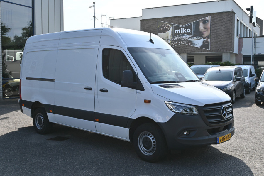Mercedes-Benz Sprinter 317 CDI L2H2 Pro LED, Geveerde stoel, Trekhaak, Navigatie met camera