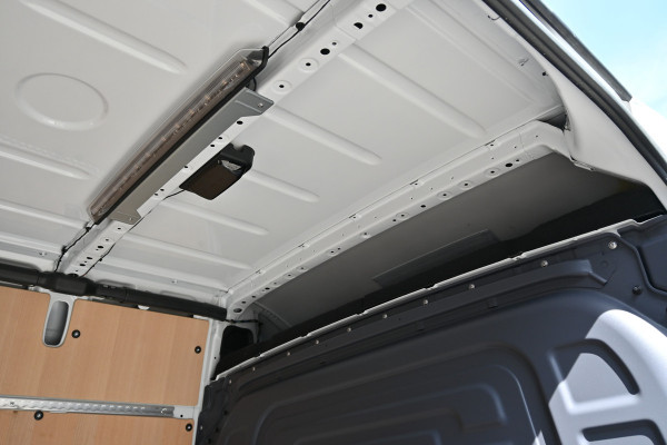 Mercedes-Benz Sprinter 317 CDI L2H2 Pro LED, Geveerde stoel, Trekhaak, Navigatie met camera