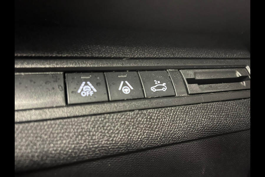 Peugeot 5008 1.2 PureTech GT 7 persoons Panoramdak Trekhaak Navigatie Apple Carplay Android Auto Camera Parkeersensoren Adaptive Cruise Control Memory stoelen Stoelverwarming Elektrische achterklep Full Led Climate Control