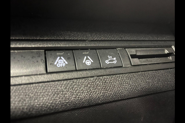Peugeot 5008 1.2 PureTech GT 7 persoons Panoramdak Trekhaak Navigatie Apple Carplay Android Auto Camera Parkeersensoren Adaptive Cruise Control Memory stoelen Stoelverwarming Elektrische achterklep Full Led Climate Control