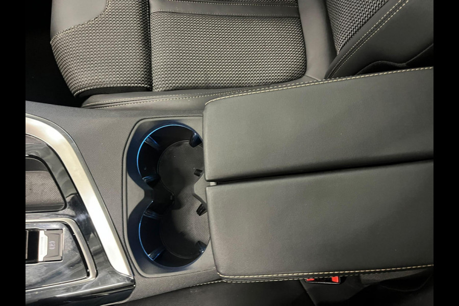 Peugeot 5008 1.2 PureTech GT 7 persoons Panoramdak Trekhaak Navigatie Apple Carplay Android Auto Camera Parkeersensoren Adaptive Cruise Control Memory stoelen Stoelverwarming Elektrische achterklep Full Led Climate Control