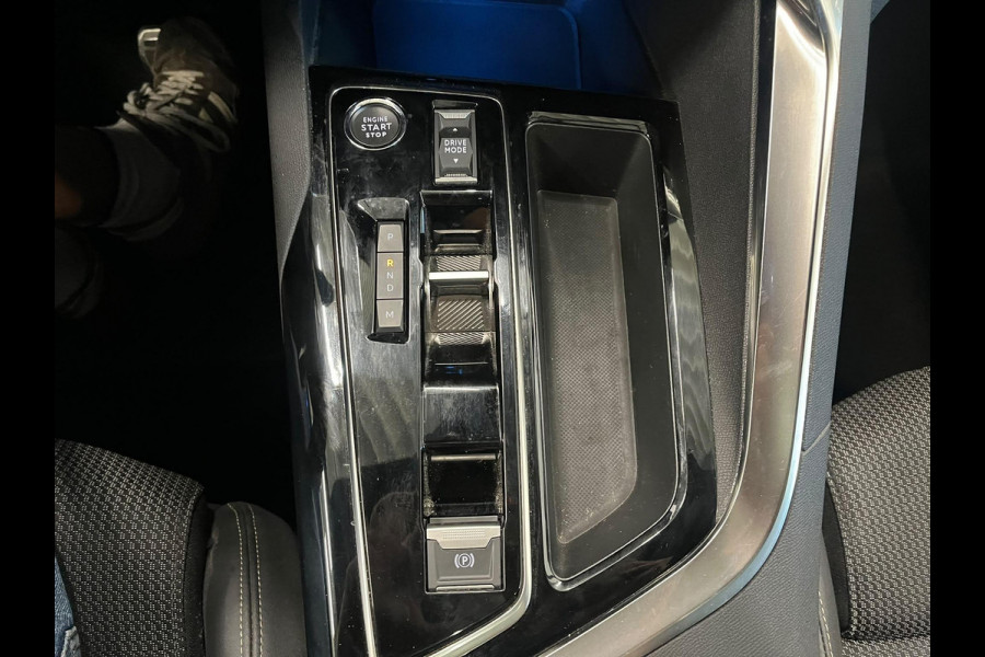 Peugeot 5008 1.2 PureTech GT 7 persoons Panoramdak Trekhaak Navigatie Apple Carplay Android Auto Camera Parkeersensoren Adaptive Cruise Control Memory stoelen Stoelverwarming Elektrische achterklep Full Led Climate Control