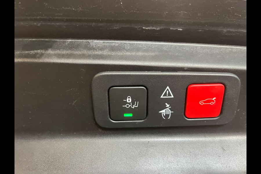 Peugeot 5008 1.2 PureTech GT 7 persoons Panoramdak Trekhaak Navigatie Apple Carplay Android Auto Camera Parkeersensoren Adaptive Cruise Control Memory stoelen Stoelverwarming Elektrische achterklep Full Led Climate Control