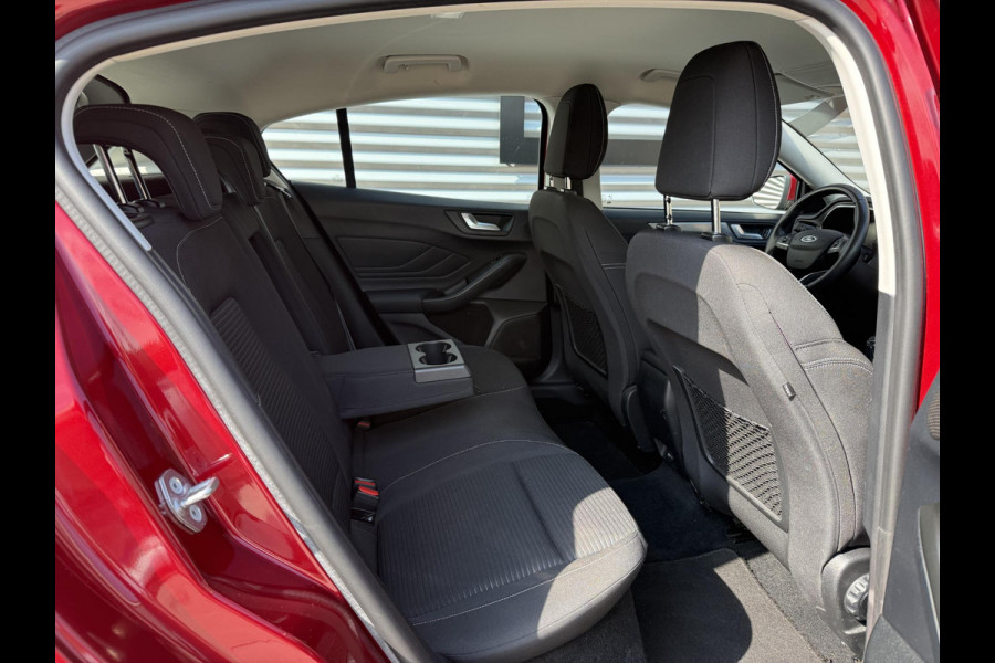Ford Focus 1.0 EcoBoost Titanium Business 2e Eigenaar|Navi|B&O|Adap Cruise|Stoel+Stuurverw|Clima|Carplay|Camera|Elek Ramen|PDC V+A|Trekhaak|N.A.P|APK tot 03-2028