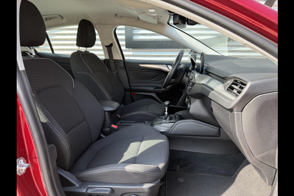 Ford Focus 1.0 EcoBoost Titanium Business 2e Eigenaar|Navi|B&O|Adap Cruise|Stoel+Stuurverw|Clima|Carplay|Camera|Elek Ramen|PDC V+A|Trekhaak|N.A.P|APK tot 03-2028