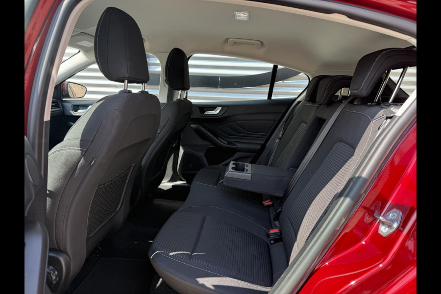 Ford Focus 1.0 EcoBoost Titanium Business 2e Eigenaar|Navi|B&O|Adap Cruise|Stoel+Stuurverw|Clima|Carplay|Camera|Elek Ramen|PDC V+A|Trekhaak|N.A.P|APK tot 03-2028