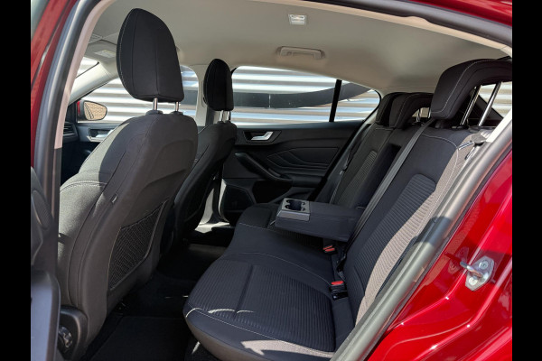 Ford Focus 1.0 EcoBoost Titanium Business 2e Eigenaar|Navi|B&O|Adap Cruise|Stoel+Stuurverw|Clima|Carplay|Camera|Elek Ramen|PDC V+A|Trekhaak|N.A.P|APK tot 03-2028