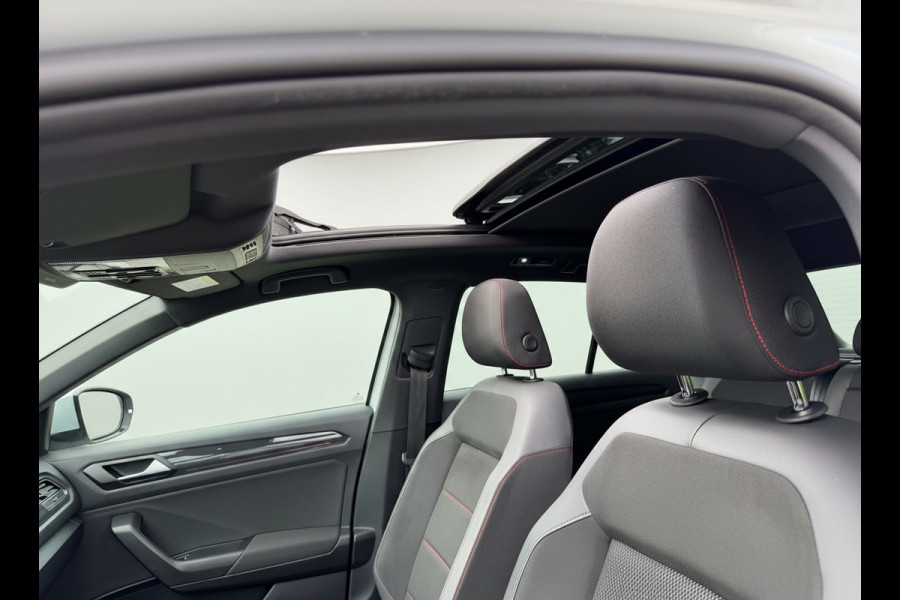 Volkswagen T-Roc 1.5 TSI Sport Business R, panoramadak, trekhaak, 1 e eigenaar, NL auto met nap