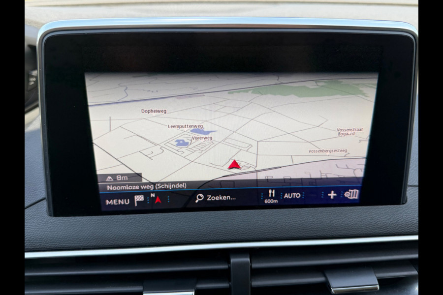 Peugeot 3008 1.2 PureTech AUTOMAAT Allure, achteruitrijcamera, luxe uitvoering, navigatie, cruise controle