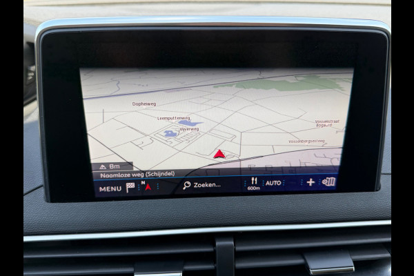 Peugeot 3008 1.2 PureTech AUTOMAAT Allure, achteruitrijcamera, luxe uitvoering, navigatie, cruise controle