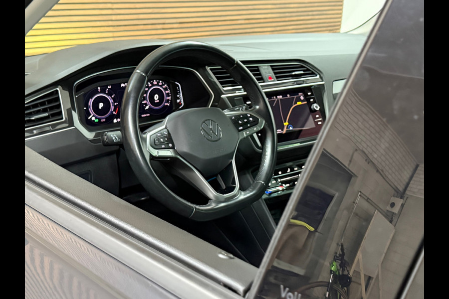 Volkswagen Tiguan 1.4 TSI eHybrid R-Line Business+ | Black Style | Urano Grey | ACC | Massage | CarPlay| Trekhaak | 20 Inch Suzuka