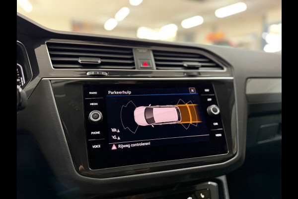 Volkswagen Tiguan 1.4 TSI eHybrid R-Line Business+ | Black Style | Urano Grey | ACC | Massage | CarPlay| Trekhaak | 20 Inch Suzuka