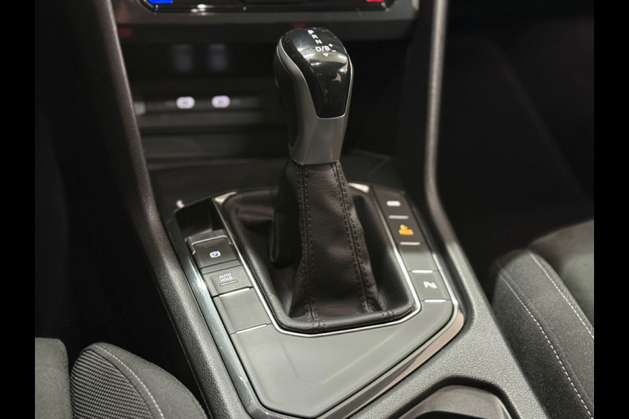 Volkswagen Tiguan 1.4 TSI eHybrid R-Line Business+ | Black Style | Urano Grey | ACC | Massage | CarPlay| Trekhaak | 20 Inch Suzuka