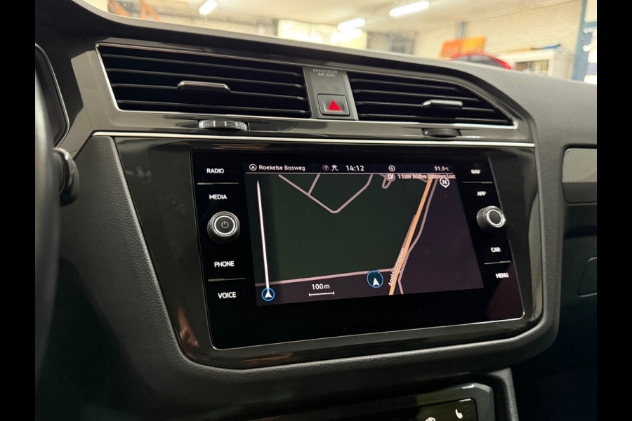 Volkswagen Tiguan 1.4 TSI eHybrid R-Line Business+ | Black Style | Urano Grey | ACC | Massage | CarPlay| Trekhaak | 20 Inch Suzuka