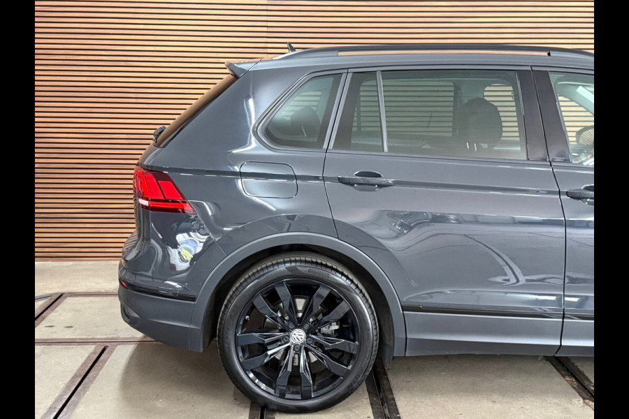 Volkswagen Tiguan 1.4 TSI eHybrid R-Line Business+ | Black Style | Urano Grey | ACC | Massage | CarPlay| Trekhaak | 20 Inch Suzuka
