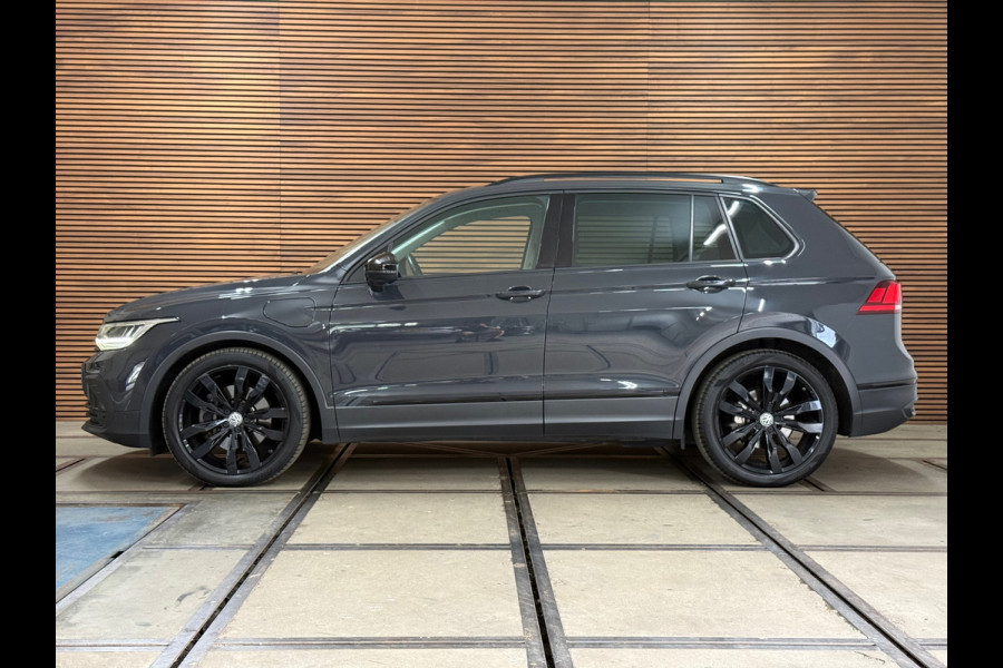 Volkswagen Tiguan 1.4 TSI eHybrid R-Line Business+ | Black Style | Urano Grey | ACC | Massage | CarPlay| Trekhaak | 20 Inch Suzuka