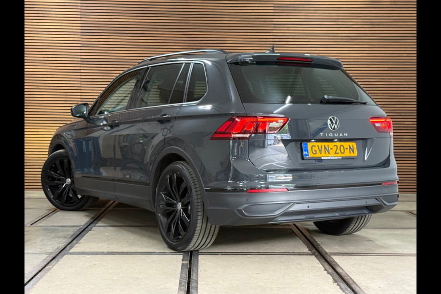 Volkswagen Tiguan 1.4 TSI eHybrid R-Line Business+ | Black Style | Urano Grey | ACC | Massage | CarPlay| Trekhaak | 20 Inch Suzuka