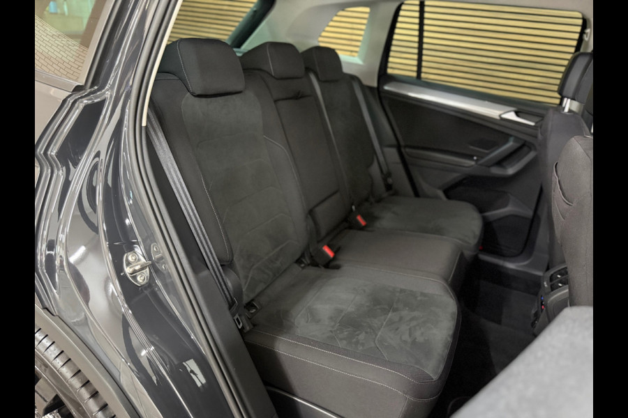 Volkswagen Tiguan 1.4 TSI eHybrid R-Line Business+ | Black Style | Urano Grey | ACC | Massage | CarPlay| Trekhaak | 20 Inch Suzuka