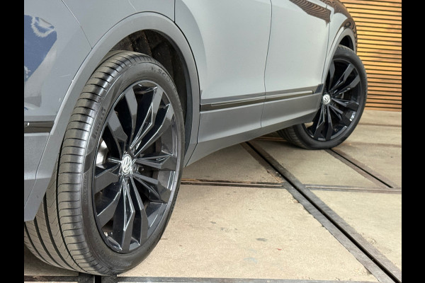 Volkswagen Tiguan 1.4 TSI eHybrid R-Line Business+ | Black Style | Urano Grey | ACC | Massage | CarPlay| Trekhaak | 20 Inch Suzuka