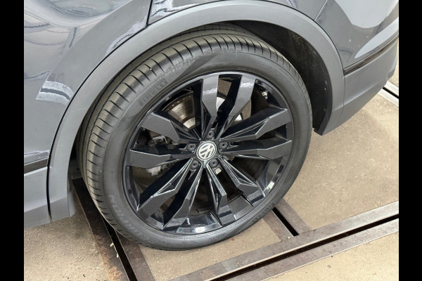 Volkswagen Tiguan 1.4 TSI eHybrid R-Line Business+ | Black Style | Urano Grey | ACC | Massage | CarPlay| Trekhaak | 20 Inch Suzuka