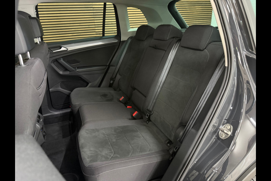 Volkswagen Tiguan 1.4 TSI eHybrid R-Line Business+ | Black Style | Urano Grey | ACC | Massage | CarPlay| Trekhaak | 20 Inch Suzuka