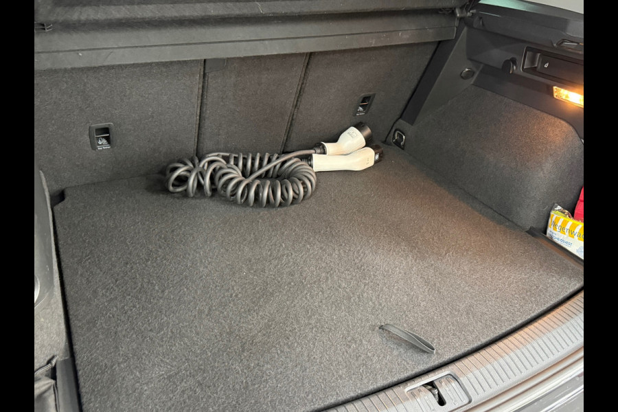 Volkswagen Tiguan 1.4 TSI eHybrid R-Line Business+ | Black Style | Urano Grey | ACC | Massage | CarPlay| Trekhaak | 20 Inch Suzuka
