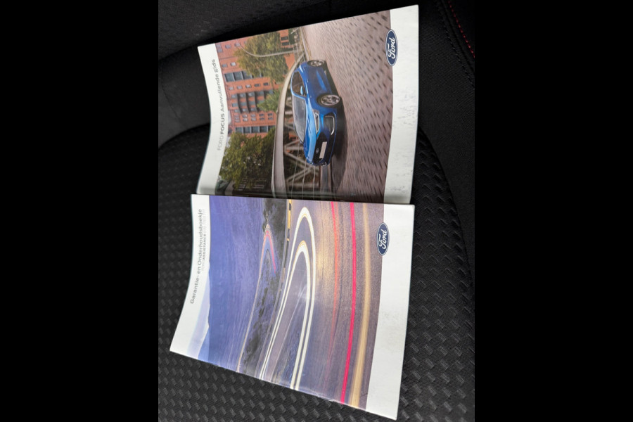 Ford FOCUS Wagon 1.0 EcoBoost AUTOMAAT Hybrid ST Line Style, stoelverwarming, elect bed. trekhaak, 1 e eigenaar, NL auto met nap
