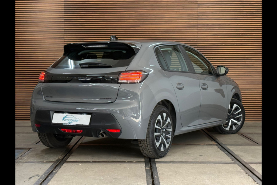Peugeot 208 1.2 Hybrid 100 e-DCS6 Active | Sellenium Grey | Navi | Cruise Control | LED | CarPlay | PDC | Airco | Stoelverwarming