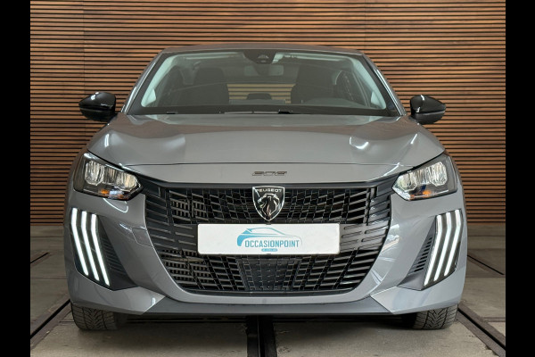 Peugeot 208 1.2 Hybrid 100 e-DCS6 Active | Sellenium Grey | Navi | Cruise Control | LED | CarPlay | PDC | Airco | Stoelverwarming