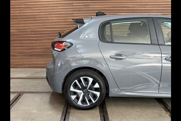 Peugeot 208 1.2 Hybrid 100 e-DCS6 Active | Sellenium Grey | Navi | Cruise Control | LED | CarPlay | PDC | Airco | Stoelverwarming