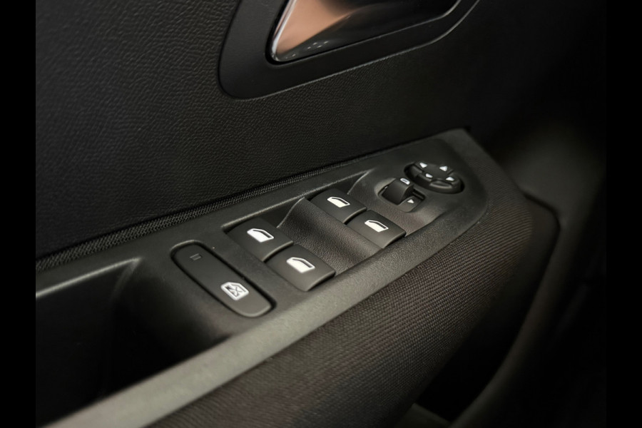 Peugeot 208 1.2 Hybrid 100 e-DCS6 Active | Sellenium Grey | Navi | Cruise Control | LED | CarPlay | PDC | Airco | Stoelverwarming