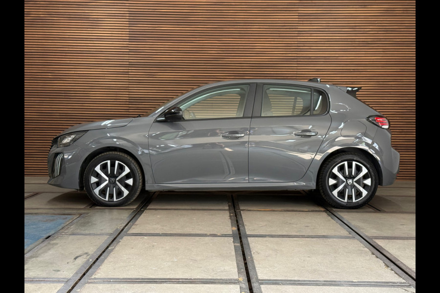 Peugeot 208 1.2 Hybrid 100 e-DCS6 Active | Sellenium Grey | Navi | Cruise Control | LED | CarPlay | PDC | Airco | Stoelverwarming