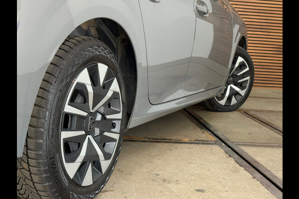 Peugeot 208 1.2 Hybrid 100 e-DCS6 Active | Sellenium Grey | Navi | Cruise Control | LED | CarPlay | PDC | Airco | Stoelverwarming