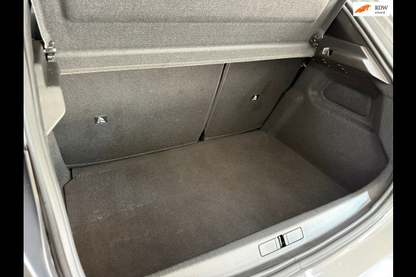 Peugeot 208 1.2 Hybrid 100 e-DCS6 Active | Sellenium Grey | Navi | Cruise Control | LED | CarPlay | PDC | Airco | Stoelverwarming