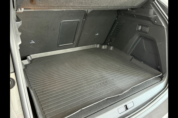 Peugeot 3008 1.2 PureTech Allure Pack | ACC | Keyless | Camera 180° | Trekhaak | Navi | Apple CarPlay & Android Auto | 18 Inch