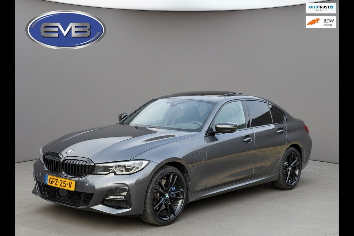 BMW 3-serie 330e High Executive M- Sport, panoramadak, lazer led, afn. Trekhaak 360 camera, headup display,,adaptief cruise,