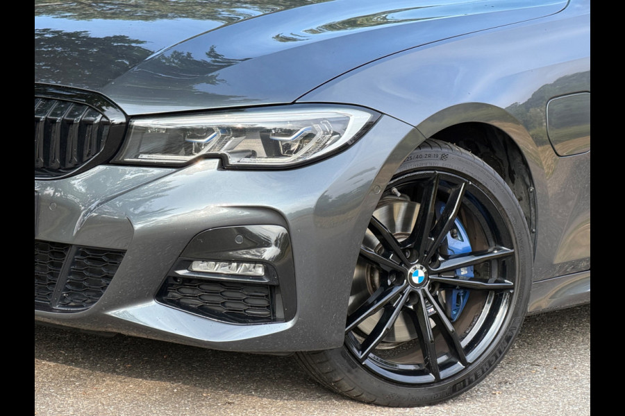 BMW 3-serie 330e High Executive M- Sport, panoramadak, lazer led, afn. Trekhaak 360 camera, headup display,,adaptief cruise,
