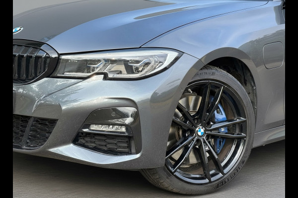 BMW 3-serie 330e High Executive M- Sport, panoramadak, lazer led, afn. Trekhaak 360 camera, headup display,,adaptief cruise,