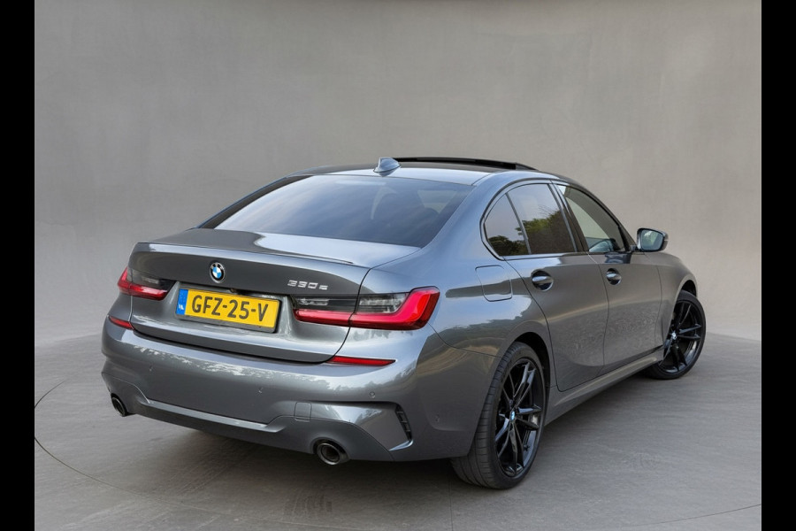 BMW 3-serie 330e High Executive M- Sport, panoramadak, lazer led, afn. Trekhaak 360 camera, headup display,,adaptief cruise,