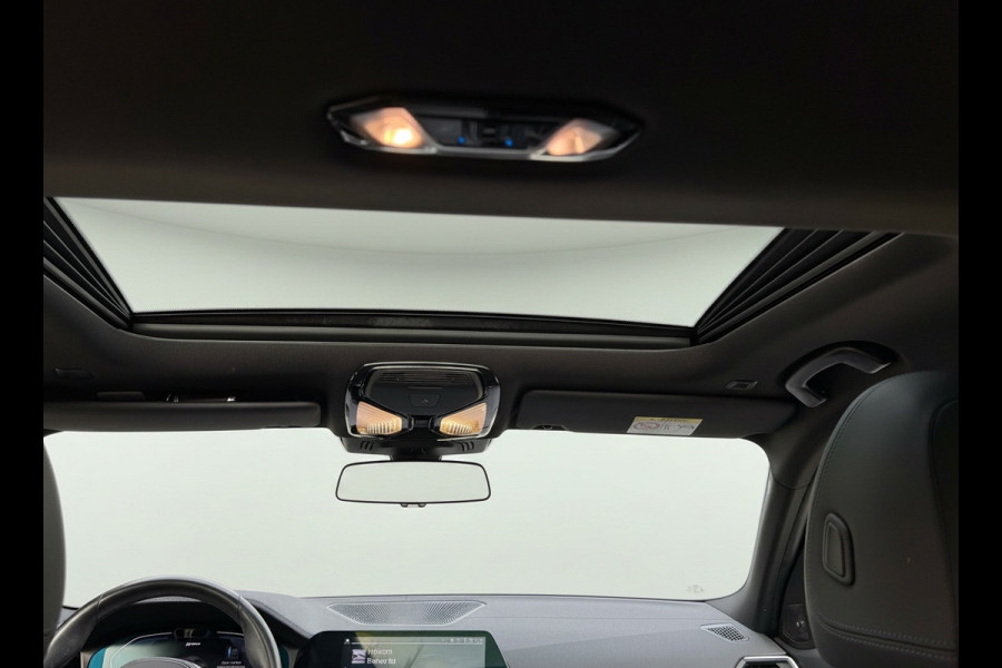 BMW 3-serie 330e High Executive M- Sport, panoramadak, lazer led, afn. Trekhaak 360 camera, headup display,,adaptief cruise,