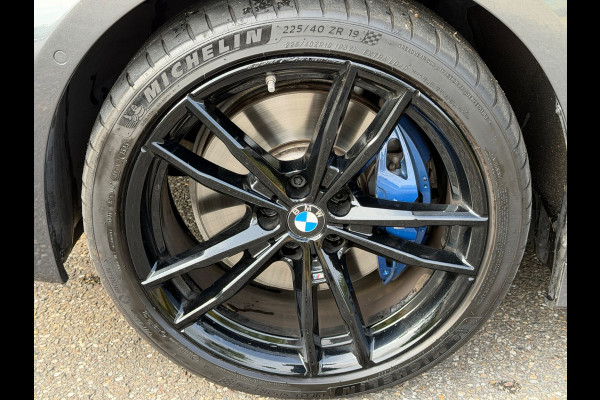 BMW 3-serie 330e High Executive M- Sport, panoramadak, lazer led, afn. Trekhaak 360 camera, headup display,,adaptief cruise,