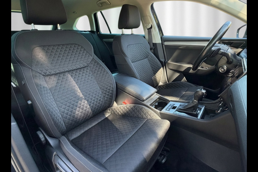 Škoda Superb Combi 1.4 TSI iV AUTOMAAT Business Edition Sport, digitaal cockpit, electrisch bedienbare trekhaak