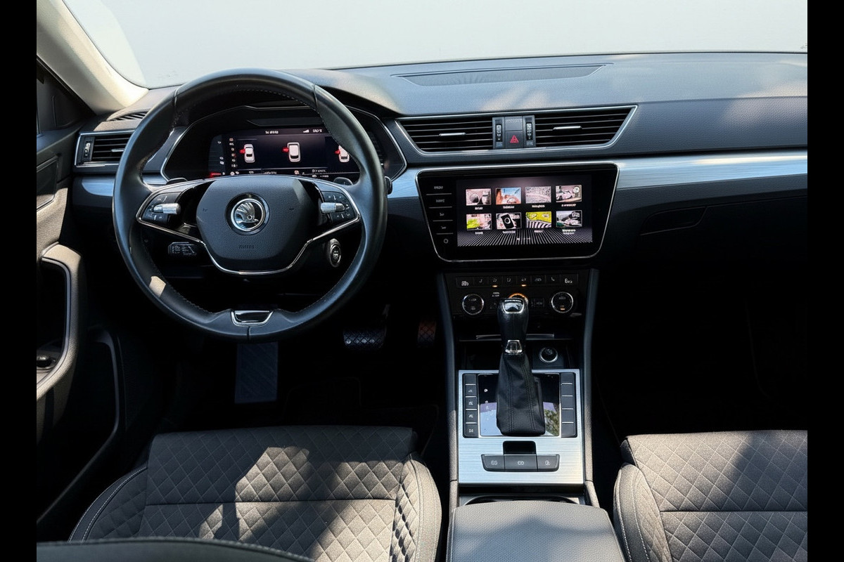 Škoda Superb Combi 1.4 TSI iV AUTOMAAT Business Edition Sport, digitaal cockpit, electrisch bedienbare trekhaak