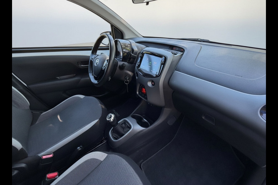 Toyota Aygo 1.0 VVT-i x-joy, achteruitrijcamera,carplay,dab, climaat controle, 1 e eigenaar, NL auto met nationale auto pas